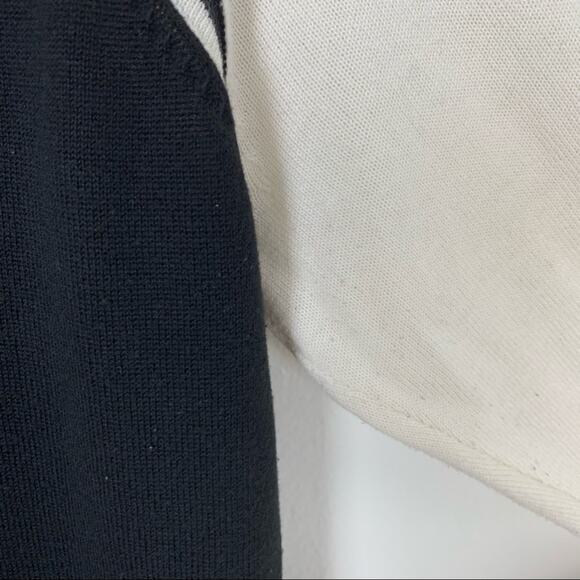 Evelyn & Arthur V-neck Collar Pullover Sweater - Picture 8 of 12